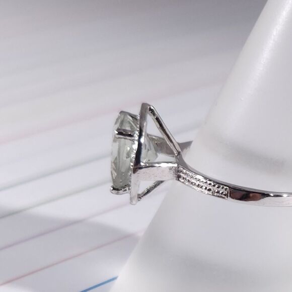 Green Amethyst 2.4 Carats Ring Size 7 - Picture 6 of 10